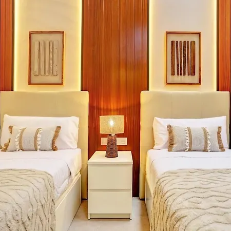 Дом отдыха Elegant Coastal Retreat With Private Terrace & Pool Access