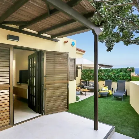 Elegant Coastal Retreat With Private Terrace & Pool Access Калета-де-Фусте