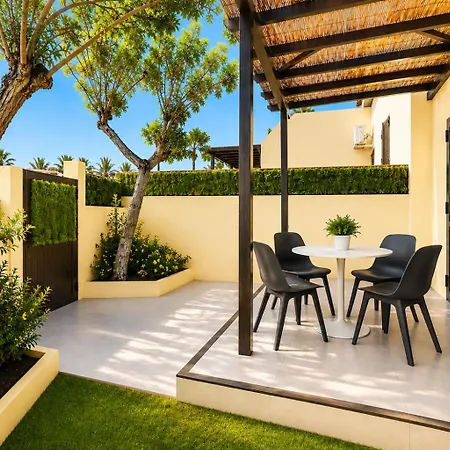 Dom wakacyjny Msm Sahara - Elegant Coastal Retreat With Private Terrace & Pool Access