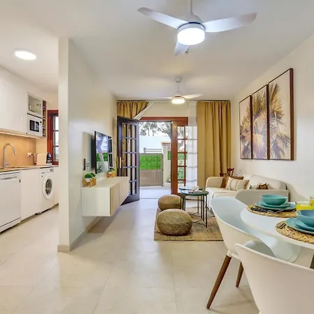 Dom wakacyjny Msm Sahara - Elegant Coastal Retreat With Private Terrace & Pool Access